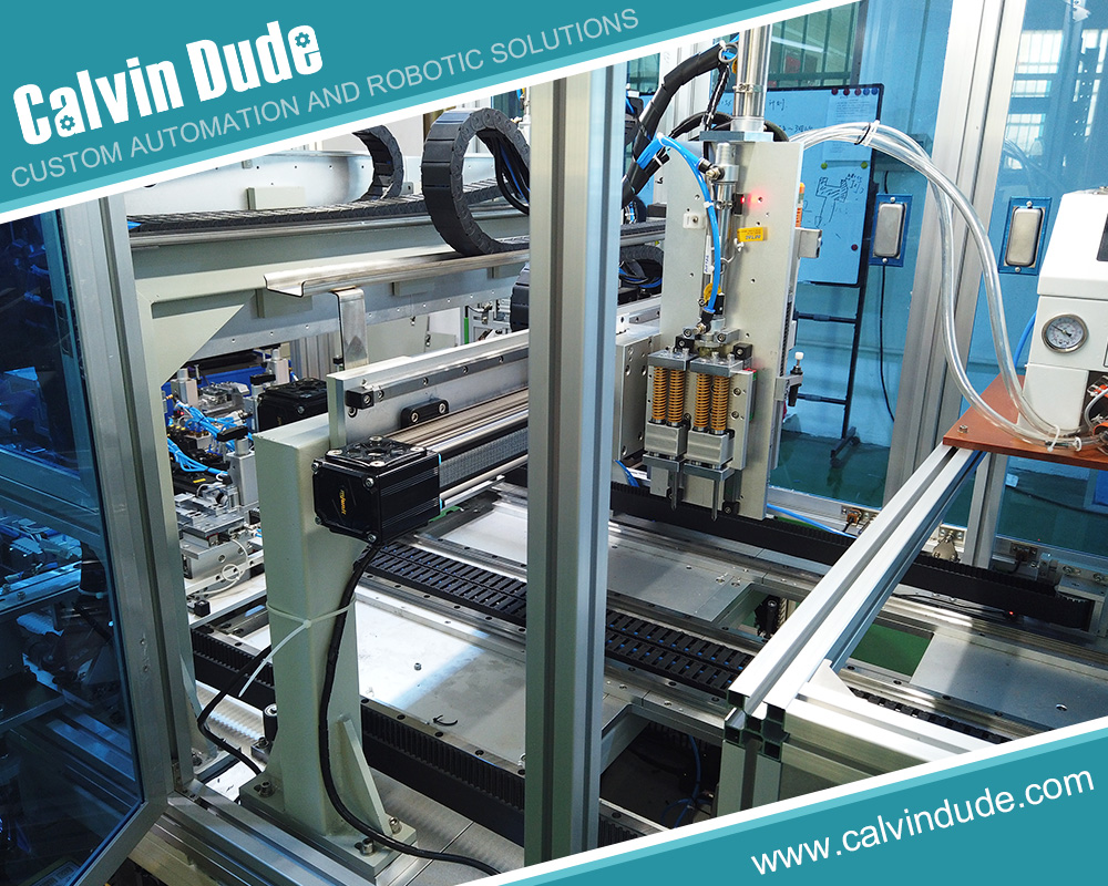 Avantages de la combinaison de machines d'alimentation à vis automatiques avec des machines de serrage à vis en Chine